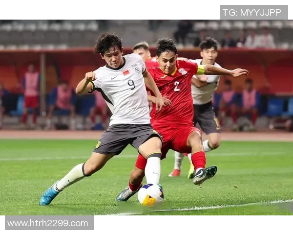 中国足球新星李吉宁崭露头角 展现出色技术与潜力的未来之星